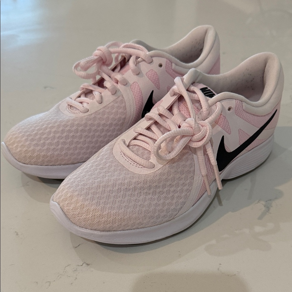 Nike Women's Soft Pink Athletic Shoes